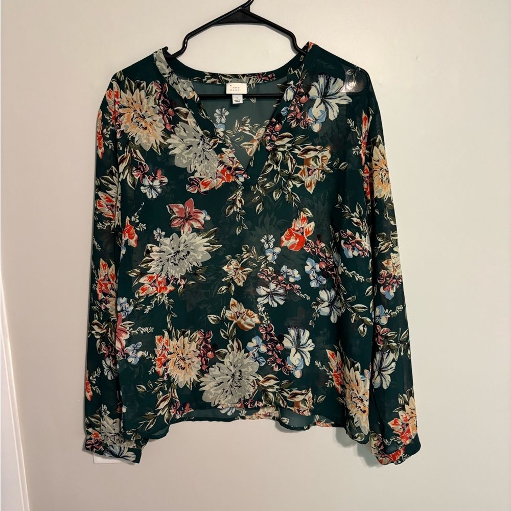 A new day (target) blouse, green with flowers, excellent condition